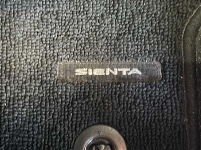 トヨタ シエンタ G 静岡県 2015(平27)年 9.7万km ホワイトパールクリスタルシャイン 純正SDナビ/・CD/・DVD/・フルセグＴＶ/・Bluetooth/・AM/・FM/主要装備/・両側パワスラ/・衝突軽減/・レーンキープ/・バックカメラ/・ETC/・シートヒーターD/N席/・LEDヘッドライト/・オートライト/・オートハイビーム/・フォグランプ/・純正フロアマット/・社外アルミホイール/・スマートキー/・プッシュスタート/・スペアキー1本