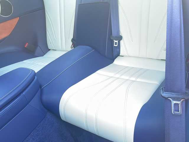 レクサス ＬＣ 500 Lパッケージ 東京都 2018(平30)年 0.4万km ホワイトノーヴァガラスフレーク ワンオーナー/登録時走行距離【4205km】/純正ナビ/（フルセグ/BT/CD/DVD/FM/AM）/ドライブレコーダー【前後】/バックカメラ　ETC2.0/ガラスルーフ【開かない】/Lexus Safety System +/・レーンキーピングアシスト/・プリクラッシュセーフティ/・レーダークルーズコントロール/・オートマチックハイビーム/ブラインドスポットモニター/コーナーセンサー/ヘッドアップディスプレイ/パドルシフト/ステアリングヒーター/レザーシート/シートヒーター（D/N）/エアーシート（D/N）/オートホールド/スマートキー×２/カードキー×１/純正２１インチアルミ