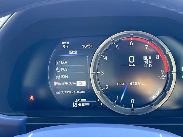 レクサス ＬＣ 500 Lパッケージ 東京都 2018(平30)年 0.4万km ホワイトノーヴァガラスフレーク ワンオーナー/登録時走行距離【4205km】/純正ナビ/（フルセグ/BT/CD/DVD/FM/AM）/ドライブレコーダー【前後】/バックカメラ　ETC2.0/ガラスルーフ【開かない】/Lexus Safety System +/・レーンキーピングアシスト/・プリクラッシュセーフティ/・レーダークルーズコントロール/・オートマチックハイビーム/ブラインドスポットモニター/コーナーセンサー/ヘッドアップディスプレイ/パドルシフト/ステアリングヒーター/レザーシート/シートヒーター（D/N）/エアーシート（D/N）/オートホールド/スマートキー×２/カードキー×１/純正２１インチアルミ