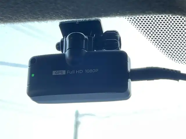 スズキ フロンクス 佐賀県 2024(令6)年 1.3万km 黒 ワンオーナー/純正9インチメモリーナビゲーション/・フルセグTV/AM/FM/USB/Bluetooth/・Apple Car Play/Android Auto/全方位モニター/ドライブレコーダー機能付デジタルインナーミラー/ETC/ヘッドアップディスプレイ/ミラーヒーター/電子パーキングブレーキ/・AUTO HOLD機能/置くだけ充電/ハーフレザーシート/DN席シートヒーター/ISOFIX対応/パドルシフト/革巻きステアリング/ステアリングリモコン/純正16インチアルミホイール/純正LEDヘッドライト/・オートマチックハイビーム/社外オールシーズンフロアマット/新車保証書/取扱説明書/色コード「WB3」/スズキセーフティサポート/・アダプティブクルーズコントロール/・レーダーブレーキサポート/・車線逸脱警報機能/・ブラインドスポットモニター/・クリアランスソナー