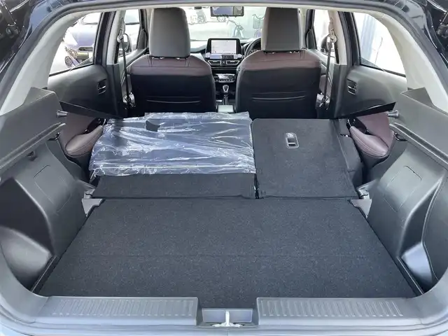 スズキ フロンクス 佐賀県 2024(令6)年 1.3万km 黒 ワンオーナー/純正9インチメモリーナビゲーション/・フルセグTV/AM/FM/USB/Bluetooth/・Apple Car Play/Android Auto/全方位モニター/ドライブレコーダー機能付デジタルインナーミラー/ETC/ヘッドアップディスプレイ/ミラーヒーター/電子パーキングブレーキ/・AUTO HOLD機能/置くだけ充電/ハーフレザーシート/DN席シートヒーター/ISOFIX対応/パドルシフト/革巻きステアリング/ステアリングリモコン/純正16インチアルミホイール/純正LEDヘッドライト/・オートマチックハイビーム/社外オールシーズンフロアマット/新車保証書/取扱説明書/色コード「WB3」/スズキセーフティサポート/・アダプティブクルーズコントロール/・レーダーブレーキサポート/・車線逸脱警報機能/・ブラインドスポットモニター/・クリアランスソナー