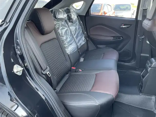 スズキ フロンクス 佐賀県 2024(令6)年 1.3万km 黒 ワンオーナー/純正9インチメモリーナビゲーション/・フルセグTV/AM/FM/USB/Bluetooth/・Apple Car Play/Android Auto/全方位モニター/ドライブレコーダー機能付デジタルインナーミラー/ETC/ヘッドアップディスプレイ/ミラーヒーター/電子パーキングブレーキ/・AUTO HOLD機能/置くだけ充電/ハーフレザーシート/DN席シートヒーター/ISOFIX対応/パドルシフト/革巻きステアリング/ステアリングリモコン/純正16インチアルミホイール/純正LEDヘッドライト/・オートマチックハイビーム/社外オールシーズンフロアマット/新車保証書/取扱説明書/色コード「WB3」/スズキセーフティサポート/・アダプティブクルーズコントロール/・レーダーブレーキサポート/・車線逸脱警報機能/・ブラインドスポットモニター/・クリアランスソナー