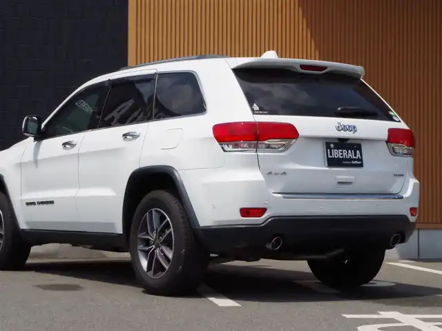 クライスラー・ジープ ジープ グランドチェロキー LTD 埼玉県 2019(令1)年 5.2万km 白 ブラックレザーシート/アダプティブクルーズコントロール/CarPlay/パークセンサー/ブラインドスポットモニター/バック/サイドカメラ/純正ナビ/ドラレコ/ETC/フルセグTV/シートヒーター/エアサス/ベンチレーション
