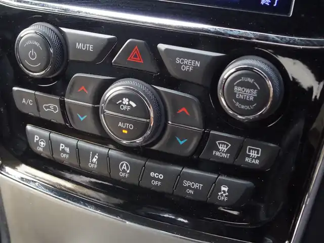 クライスラー・ジープ ジープ グランドチェロキー LTD 埼玉県 2019(令1)年 5.2万km 白 ブラックレザーシート/アダプティブクルーズコントロール/CarPlay/パークセンサー/ブラインドスポットモニター/バック/サイドカメラ/純正ナビ/ドラレコ/ETC/フルセグTV/シートヒーター/エアサス/ベンチレーション