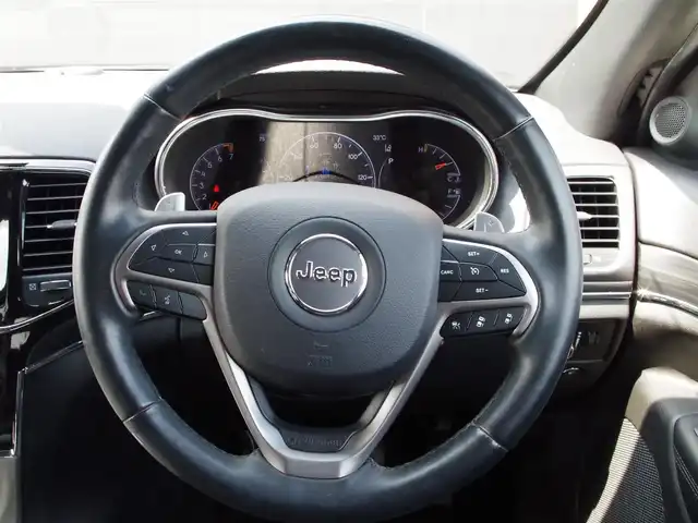 クライスラー・ジープ ジープ グランドチェロキー LTD 埼玉県 2019(令1)年 5.2万km 白 ブラックレザーシート/アダプティブクルーズコントロール/CarPlay/パークセンサー/ブラインドスポットモニター/バック/サイドカメラ/純正ナビ/ドラレコ/ETC/フルセグTV/シートヒーター/エアサス/ベンチレーション