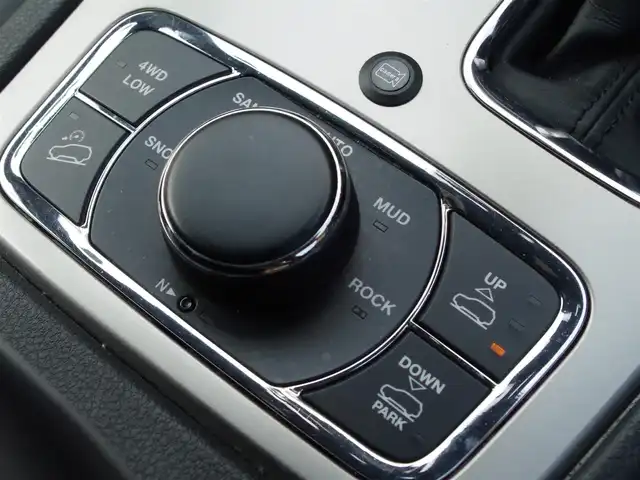 クライスラー・ジープ ジープ グランドチェロキー LTD 埼玉県 2019(令1)年 5.2万km 白 ブラックレザーシート/アダプティブクルーズコントロール/CarPlay/パークセンサー/ブラインドスポットモニター/バック/サイドカメラ/純正ナビ/ドラレコ/ETC/フルセグTV/シートヒーター/エアサス/ベンチレーション