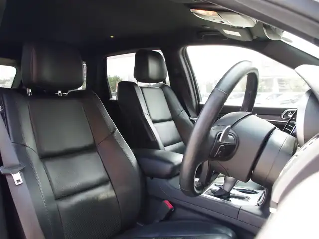 クライスラー・ジープ ジープ グランドチェロキー LTD 埼玉県 2019(令1)年 5.2万km 白 ブラックレザーシート/アダプティブクルーズコントロール/CarPlay/パークセンサー/ブラインドスポットモニター/バック/サイドカメラ/純正ナビ/ドラレコ/ETC/フルセグTV/シートヒーター/エアサス/ベンチレーション
