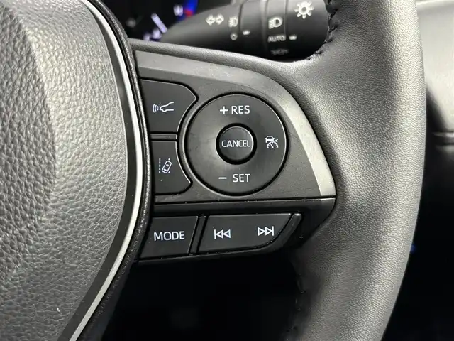 トヨタ カローラ クロス Z 福岡県 2023(令5)年 2.2万km アティチュードブラックマイカ 純正９型ナビ／フルセグＴＶ　/バックカメラ　/ビルトインＥＴＣ　/レーダークルコン　/トヨタセーフティセンス　/アクセル踏み間違い防止　/ハーフレザーシート　/シートヒーター　/パワーバックドア　/純正１８インチＡＷ　/ＬＥＤヘッドライト