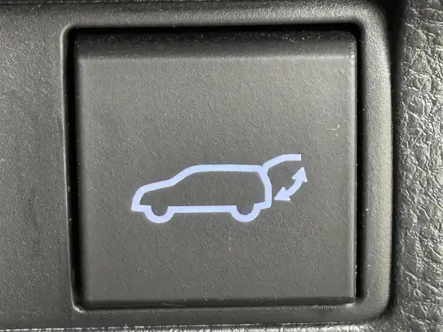 トヨタ カローラ クロス Z 福岡県 2023(令5)年 2.2万km アティチュードブラックマイカ 純正９型ナビ／フルセグＴＶ　/バックカメラ　/ビルトインＥＴＣ　/レーダークルコン　/トヨタセーフティセンス　/アクセル踏み間違い防止　/ハーフレザーシート　/シートヒーター　/パワーバックドア　/純正１８インチＡＷ　/ＬＥＤヘッドライト