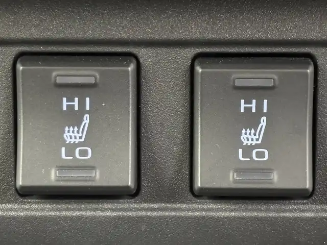 トヨタ カローラ クロス Z 福岡県 2023(令5)年 2.2万km アティチュードブラックマイカ 純正９型ナビ／フルセグＴＶ　/バックカメラ　/ビルトインＥＴＣ　/レーダークルコン　/トヨタセーフティセンス　/アクセル踏み間違い防止　/ハーフレザーシート　/シートヒーター　/パワーバックドア　/純正１８インチＡＷ　/ＬＥＤヘッドライト