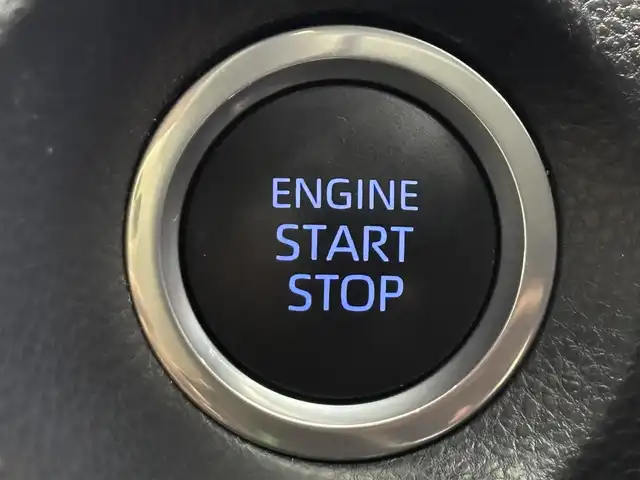 トヨタ カローラ クロス Z 福岡県 2023(令5)年 2.2万km アティチュードブラックマイカ 純正９型ナビ／フルセグＴＶ　/バックカメラ　/ビルトインＥＴＣ　/レーダークルコン　/トヨタセーフティセンス　/アクセル踏み間違い防止　/ハーフレザーシート　/シートヒーター　/パワーバックドア　/純正１８インチＡＷ　/ＬＥＤヘッドライト