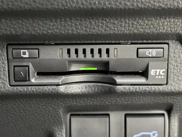 トヨタ カローラ クロス Z 福岡県 2023(令5)年 2.2万km アティチュードブラックマイカ 純正９型ナビ／フルセグＴＶ　/バックカメラ　/ビルトインＥＴＣ　/レーダークルコン　/トヨタセーフティセンス　/アクセル踏み間違い防止　/ハーフレザーシート　/シートヒーター　/パワーバックドア　/純正１８インチＡＷ　/ＬＥＤヘッドライト