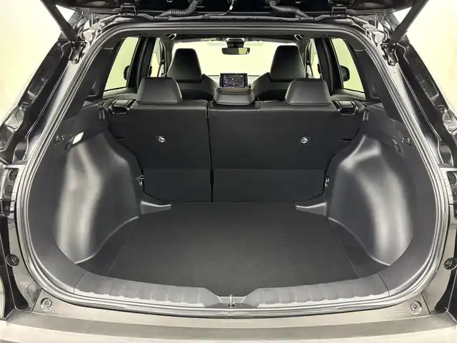 トヨタ カローラ クロス Z 福岡県 2023(令5)年 2.2万km アティチュードブラックマイカ 純正９型ナビ／フルセグＴＶ　/バックカメラ　/ビルトインＥＴＣ　/レーダークルコン　/トヨタセーフティセンス　/アクセル踏み間違い防止　/ハーフレザーシート　/シートヒーター　/パワーバックドア　/純正１８インチＡＷ　/ＬＥＤヘッドライト