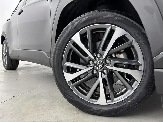 トヨタ カローラ クロス Z 福岡県 2023(令5)年 2.2万km アティチュードブラックマイカ 純正９型ナビ／フルセグＴＶ　/バックカメラ　/ビルトインＥＴＣ　/レーダークルコン　/トヨタセーフティセンス　/アクセル踏み間違い防止　/ハーフレザーシート　/シートヒーター　/パワーバックドア　/純正１８インチＡＷ　/ＬＥＤヘッドライト