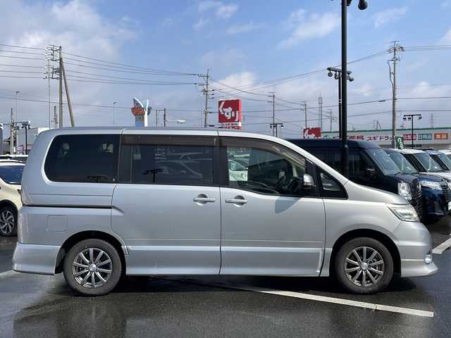 日産 セレナ ハイウェイスター Vセレクション 岐阜県 2010(平22)年 8.3万km ダークメタルグレー 純正ＳＤナビ　/後席モニター　/ビルトインＥＴＣ　/バックカメラ　/横滑り防止装置　/コーナーセンサー　/ＡＢＳ　/両側パワースライド　/キセノンライト　/オートライト　/スマートキー　/スペアキー　/純正フロアマット