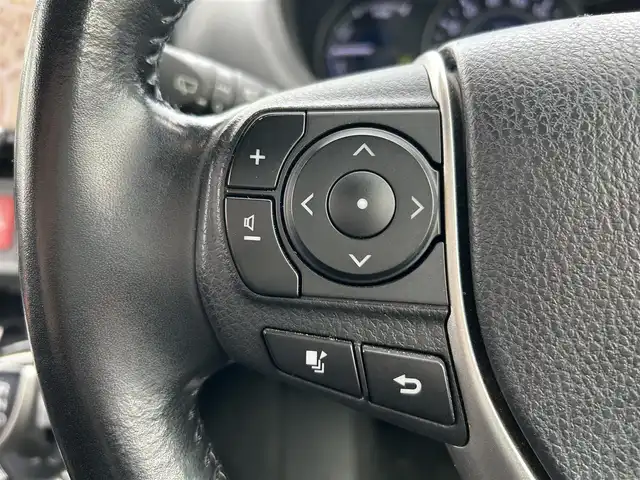 トヨタ ヴォクシー ハイブリッド ZS 煌 福岡県 2018(平30)年 7.7万km ブラック 社外９型ナビ/（AM/FM/CD/DVD/BT)/フルセグTV/バックカメラ/両側パワースライドドア /純正フリップダウンモニター/クルーズコントロール/ビルトインETC/スマートキー/プッシュスタート/前席シートヒーター /プリクラッシュ セーフティ/レーンキープアシスト/横滑り防止装置/純正１６インチAW/LEDヘッドライト/フロアマット/取り扱い説明書/保証書