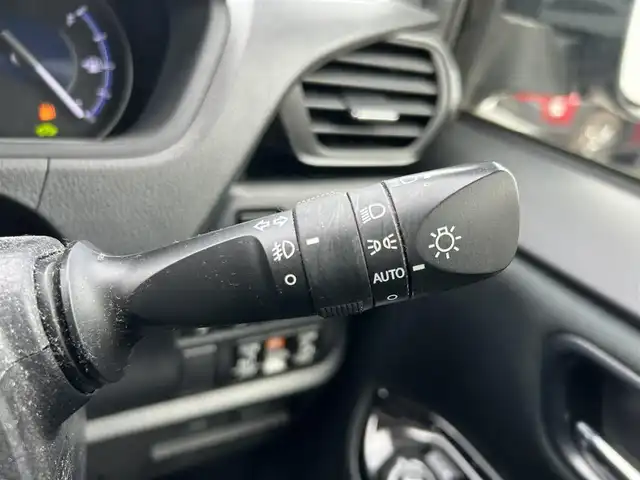 トヨタ ヴォクシー ハイブリッド ZS 煌 福岡県 2018(平30)年 7.7万km ブラック 社外９型ナビ/（AM/FM/CD/DVD/BT)/フルセグTV/バックカメラ/両側パワースライドドア /純正フリップダウンモニター/クルーズコントロール/ビルトインETC/スマートキー/プッシュスタート/前席シートヒーター /プリクラッシュ セーフティ/レーンキープアシスト/横滑り防止装置/純正１６インチAW/LEDヘッドライト/フロアマット/取り扱い説明書/保証書