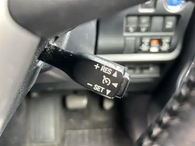 トヨタ ヴォクシー ハイブリッド ZS 煌 福岡県 2018(平30)年 7.7万km ブラック 社外９型ナビ/（AM/FM/CD/DVD/BT)/フルセグTV/バックカメラ/両側パワースライドドア /純正フリップダウンモニター/クルーズコントロール/ビルトインETC/スマートキー/プッシュスタート/前席シートヒーター /プリクラッシュ セーフティ/レーンキープアシスト/横滑り防止装置/純正１６インチAW/LEDヘッドライト/フロアマット/取り扱い説明書/保証書