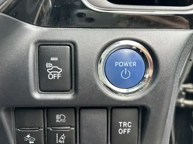 トヨタ ヴォクシー ハイブリッド ZS 煌 福岡県 2018(平30)年 7.7万km ブラック 社外９型ナビ/（AM/FM/CD/DVD/BT)/フルセグTV/バックカメラ/両側パワースライドドア /純正フリップダウンモニター/クルーズコントロール/ビルトインETC/スマートキー/プッシュスタート/前席シートヒーター /プリクラッシュ セーフティ/レーンキープアシスト/横滑り防止装置/純正１６インチAW/LEDヘッドライト/フロアマット/取り扱い説明書/保証書
