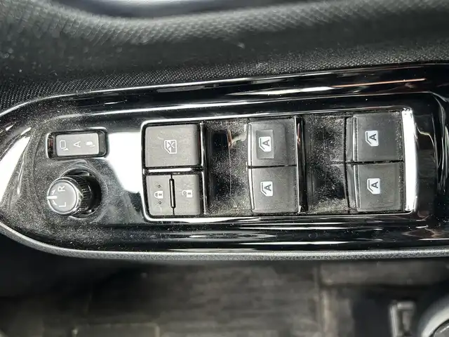 トヨタ ヴォクシー ハイブリッド ZS 煌 福岡県 2018(平30)年 7.7万km ブラック 社外９型ナビ/（AM/FM/CD/DVD/BT)/フルセグTV/バックカメラ/両側パワースライドドア /純正フリップダウンモニター/クルーズコントロール/ビルトインETC/スマートキー/プッシュスタート/前席シートヒーター /プリクラッシュ セーフティ/レーンキープアシスト/横滑り防止装置/純正１６インチAW/LEDヘッドライト/フロアマット/取り扱い説明書/保証書
