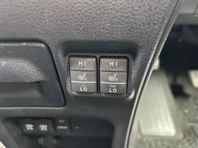 トヨタ ヴォクシー ハイブリッド ZS 煌 福岡県 2018(平30)年 7.7万km ブラック 社外９型ナビ/（AM/FM/CD/DVD/BT)/フルセグTV/バックカメラ/両側パワースライドドア /純正フリップダウンモニター/クルーズコントロール/ビルトインETC/スマートキー/プッシュスタート/前席シートヒーター /プリクラッシュ セーフティ/レーンキープアシスト/横滑り防止装置/純正１６インチAW/LEDヘッドライト/フロアマット/取り扱い説明書/保証書