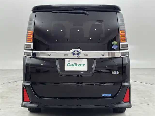 トヨタ ヴォクシー ハイブリッド ZS 煌 福岡県 2018(平30)年 7.8万km ブラック 社外９型ナビ（ＢＴ，フルセグＴＶ）　/バックカメラ　/ビルトインＥＴＣ　/クルーズコントロール　/衝突軽減ブレーキ　/レーンキープ　/両側電動スライドドア　/シートヒーター　/Ｗエアコン　/純正１６インチＡＷ　/ＬＥＤ