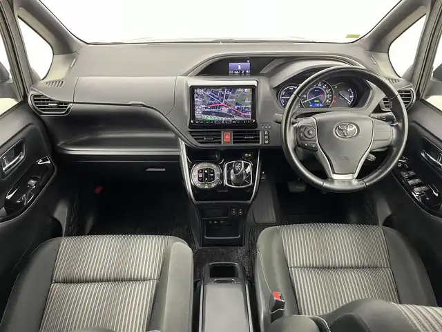 トヨタ ヴォクシー ハイブリッド ZS 煌 福岡県 2018(平30)年 7.8万km ブラック 社外９型ナビ（ＢＴ，フルセグＴＶ）　/バックカメラ　/ビルトインＥＴＣ　/クルーズコントロール　/衝突軽減ブレーキ　/レーンキープ　/両側電動スライドドア　/シートヒーター　/Ｗエアコン　/純正１６インチＡＷ　/ＬＥＤ