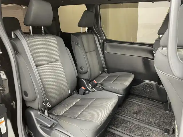 トヨタ ヴォクシー ハイブリッド ZS 煌 福岡県 2018(平30)年 7.8万km ブラック 社外９型ナビ（ＢＴ，フルセグＴＶ）　/バックカメラ　/ビルトインＥＴＣ　/クルーズコントロール　/衝突軽減ブレーキ　/レーンキープ　/両側電動スライドドア　/シートヒーター　/Ｗエアコン　/純正１６インチＡＷ　/ＬＥＤ