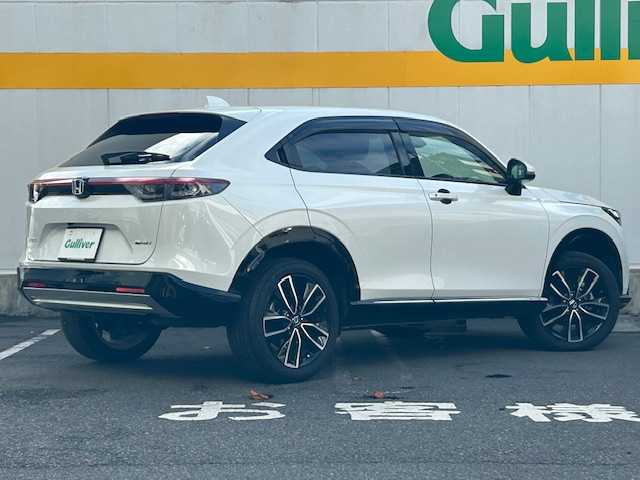 ホンダ ヴェゼル ハイブリッド e:HEV Z 東京都 2022(令4)年 3.7万km プラチナホワイトパール ９インチメモリナビ/フルセグテレビ/ETC2.0/マルチビューカメラシステム/ブラインドスポットインフォメーション/追従型クルーズコントロール/パワーバックドア/前後コーナーセンサー/本革巻きステアリング/ステアリングヒーター/プリクラッシュセーフティ/パドルシフト/パワーバックドア/ハーフレーザーシート/シートヒーター（D＋N席）/横滑り防止装置/ダウンヒルアシストコントロール/プッシュスタート/純正アルミホイール/純正フロアマット