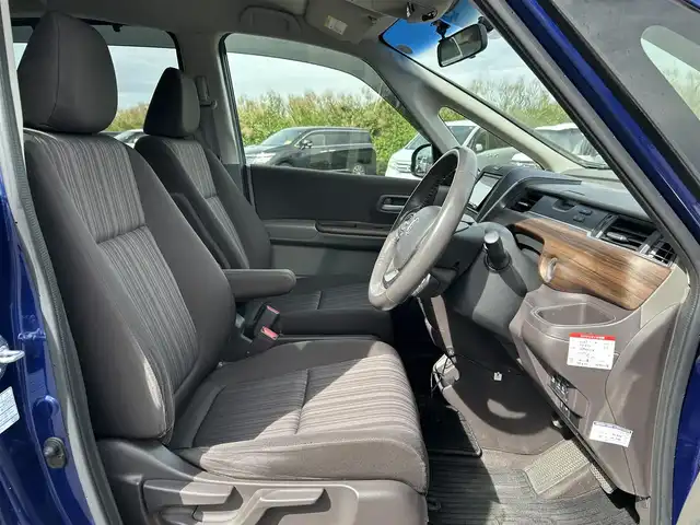 ホンダ フリード ハイブリット G 鹿児島県 2016(平28)年 7.9万km コバルトブルーパール サイドリフトアップシート車/社外ＳＤナビ/　　CD/DVD/BT/フルセグ/バックカメラ/両側パワースライドドア/クルーズコントロール/LEDヘッドライト/社外15インチアルミホイール/スマートキー/純正ビルトインETC/ステアリングスイッチ