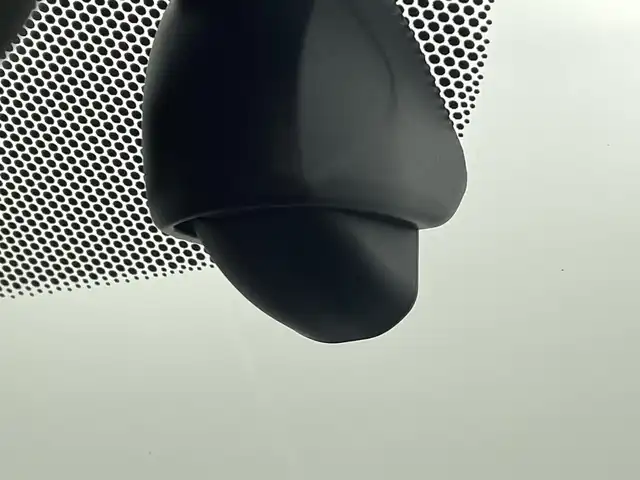 ホンダ フリード ハイブリット クロスター 熊本県 2022(令4)年 4.8万km プレミアムクリスタルレッドM 純正前後ドライブレコーダー　/純正フリップダウンモニター/純正9インチナビ（ＣＤ・ＤＶＤ・フルセグ・ＢＴ・ＳＤ・ApplCarPlay）/バックカメラ　/ビルトインＥＴＣ　/両側パワースライドドア　/後ろのみクリアランスソナー　/前席シートヒーター　/レーダークルーズコントロール/衝突軽減ブレーキ/先行車発進お知らせ機能/路外逸脱制御機能/標識認識機能/ハーフレザーシート/純正フロアマット/純正１５インチAW/オートライト/LEDヘッドライト/フォグランプ/スマートキー/プッシュスタート/スペアキー1本