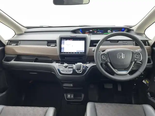 ホンダ フリード ハイブリット クロスター 熊本県 2022(令4)年 4.8万km プレミアムクリスタルレッドM 純正前後ドライブレコーダー　/純正フリップダウンモニター/純正9インチナビ（ＣＤ・ＤＶＤ・フルセグ・ＢＴ・ＳＤ・ApplCarPlay）/バックカメラ　/ビルトインＥＴＣ　/両側パワースライドドア　/後ろのみクリアランスソナー　/前席シートヒーター　/レーダークルーズコントロール/衝突軽減ブレーキ/先行車発進お知らせ機能/路外逸脱制御機能/標識認識機能/ハーフレザーシート/純正フロアマット/純正１５インチAW/オートライト/LEDヘッドライト/フォグランプ/スマートキー/プッシュスタート/スペアキー1本