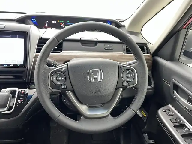 ホンダ フリード ハイブリット クロスター 熊本県 2022(令4)年 4.8万km プレミアムクリスタルレッドM 純正前後ドライブレコーダー　/純正フリップダウンモニター/純正9インチナビ（ＣＤ・ＤＶＤ・フルセグ・ＢＴ・ＳＤ・ApplCarPlay）/バックカメラ　/ビルトインＥＴＣ　/両側パワースライドドア　/後ろのみクリアランスソナー　/前席シートヒーター　/レーダークルーズコントロール/衝突軽減ブレーキ/先行車発進お知らせ機能/路外逸脱制御機能/標識認識機能/ハーフレザーシート/純正フロアマット/純正１５インチAW/オートライト/LEDヘッドライト/フォグランプ/スマートキー/プッシュスタート/スペアキー1本