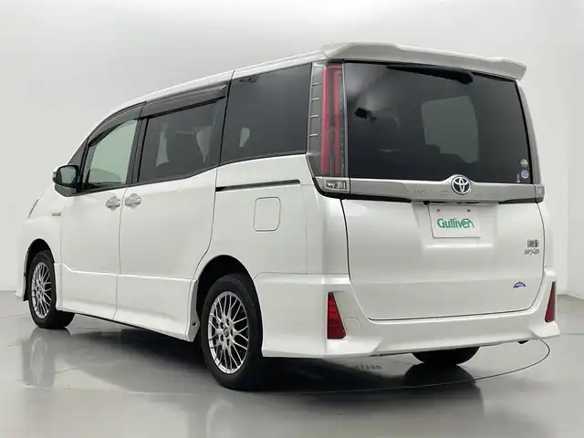 トヨタ ノア ハイブリッド Si ダブルバイビー 熊本県 2018(平30)年 4.5万km ホワイトパールクリスタルシャイン ワンオーナー/純正ナビNSZN-Z66T（ＣＤ・ＤＶＤ・フルセグ・ＢＴ・ＳＤ・ｉｐｏｄ・ＵＳＢ）/バックカメラ　/ビルトインＥＴＣ２．０　/両側パワースライドドア　/クルーズコントロール　/前席シートヒーター　/トヨタセーフティーセンス/・プリクラッシュセーフティ/・レーンディパーチャーアラート/・オートマチックハイビーム/横滑り防止/ハーフレザーシート/純正フロアマット/純正１６インチAW/オートライト/LEDヘッドライト/スマートキー/プッシュスタート