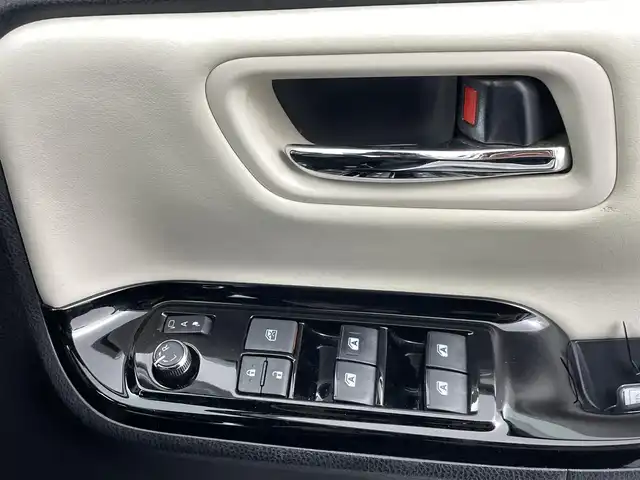 トヨタ ノア ハイブリッド Si ダブルバイビー 熊本県 2018(平30)年 4.5万km ホワイトパールクリスタルシャイン ワンオーナー/純正ナビNSZN-Z66T（ＣＤ・ＤＶＤ・フルセグ・ＢＴ・ＳＤ・ｉｐｏｄ・ＵＳＢ）/バックカメラ　/ビルトインＥＴＣ２．０　/両側パワースライドドア　/クルーズコントロール　/前席シートヒーター　/トヨタセーフティーセンス/・プリクラッシュセーフティ/・レーンディパーチャーアラート/・オートマチックハイビーム/横滑り防止/ハーフレザーシート/純正フロアマット/純正１６インチAW/オートライト/LEDヘッドライト/スマートキー/プッシュスタート