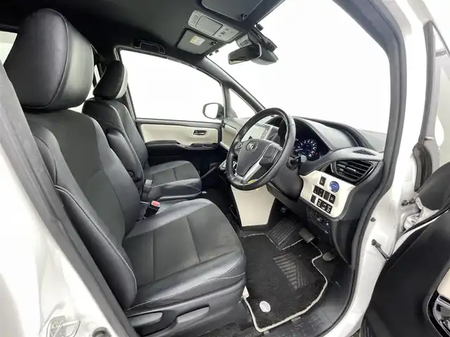 トヨタ ノア ハイブリッド Si ダブルバイビー 熊本県 2018(平30)年 4.5万km ホワイトパールクリスタルシャイン ワンオーナー/純正ナビNSZN-Z66T（ＣＤ・ＤＶＤ・フルセグ・ＢＴ・ＳＤ・ｉｐｏｄ・ＵＳＢ）/バックカメラ　/ビルトインＥＴＣ２．０　/両側パワースライドドア　/クルーズコントロール　/前席シートヒーター　/トヨタセーフティーセンス/・プリクラッシュセーフティ/・レーンディパーチャーアラート/・オートマチックハイビーム/横滑り防止/ハーフレザーシート/純正フロアマット/純正１６インチAW/オートライト/LEDヘッドライト/スマートキー/プッシュスタート