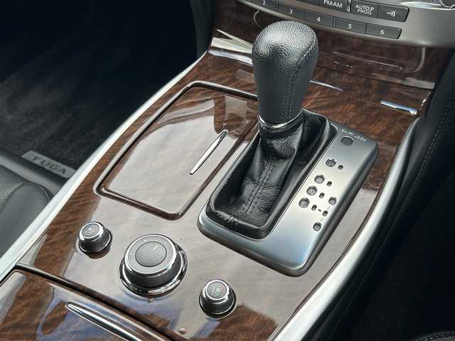 日産 フーガ 370GT 愛知県 2015(平27)年 3.8万km ダークメタルグレー 純正HDDナビ/フルセグテレビ/バックカメラ/アラウンドビュー/ウィンカーミラー/クルーズコントロール/ドアバイザー/プッシュスタート/黒革シート/BSM/レザーステアリング