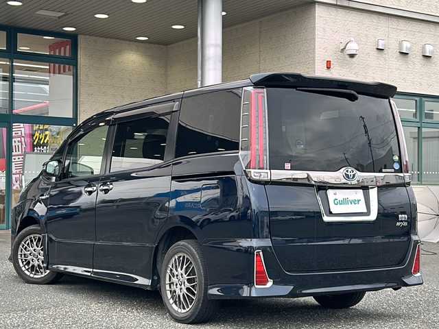 トヨタ ノア ハイブリッド Si ダブルバイビー 愛知県 2018(平30)年 4.8万km ブラッキッシュアゲハガラスフレーク 登録時走行距離47882km/ワンオーナー/純正7インチSDナビ/(Bluetooth/ワンセグTV/DVD/AUX)/バックカメラ/ドラレコ前後/トヨタセーフティー/プリクラッシュセーフティー/レーンディパーチャーアラート/先行車発進告知/オートマチックハイビーム/クルーズコントロール/両側パワスラ/後席サイドサンシェード/ドラレコモードスイッチ/ステアリングスイッチ/前席シートヒーター/2.1AUSBアクセサリー/プッシュスタート/スマートキー/(スペアキー×1)/取説/保証書