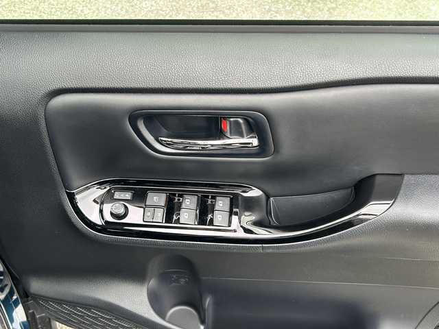 トヨタ ノア ハイブリッド Si ダブルバイビー 愛知県 2018(平30)年 4.8万km ブラッキッシュアゲハガラスフレーク 登録時走行距離47882km/ワンオーナー/純正7インチSDナビ/(Bluetooth/ワンセグTV/DVD/AUX)/バックカメラ/ドラレコ前後/トヨタセーフティー/プリクラッシュセーフティー/レーンディパーチャーアラート/先行車発進告知/オートマチックハイビーム/クルーズコントロール/両側パワスラ/後席サイドサンシェード/ドラレコモードスイッチ/ステアリングスイッチ/前席シートヒーター/2.1AUSBアクセサリー/プッシュスタート/スマートキー/(スペアキー×1)/取説/保証書