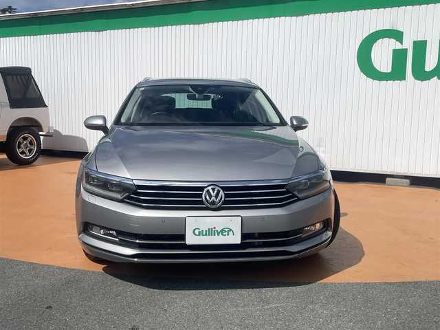 フォルクスワーゲン パサート ヴァリアント TSI ハイライン 三重県 2015(平27)年 10.8万km シルバー 純正メーカーナビ/バックカメラ/プリクラッシュブレーキシステム/クルーズコントロール/LEDヘッドランプ/ヘッドランプウォッシャー/オートエアコン/リア温度調整スイッチ/ボディ同色電動格納ドアミラー/黒革シート/シートヒーター/パワーシート（運転席）/パワートランクリッド/スマートエントリー/プッシュスタート