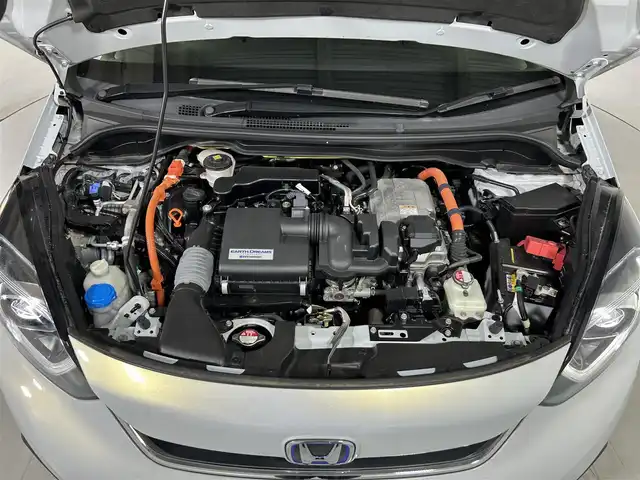 ホンダ フィット e:HEVホーム 佐賀県 2020(令2)年 2.6万km プレミアムサンライトホワイトパール 純正8インチナビ/CD/DVD/フルセグTV/Bluetooth/ホンダセンシング/衝突軽減ブレーキ/路外逸脱抑制システム/踏み間違い衝突軽減ブレーキ/クリアランスソナー/横滑り防止/追従付きクルーズコントロール/ハーフレザーシート/ＬＥＤライト/前方ドライブレコーダー/ビルトインETC/USB入力/電子パーキング/ブレーキホールド/三点エアバック/スマートキー/スペアキー/純正フロアマット/ドアバイザー