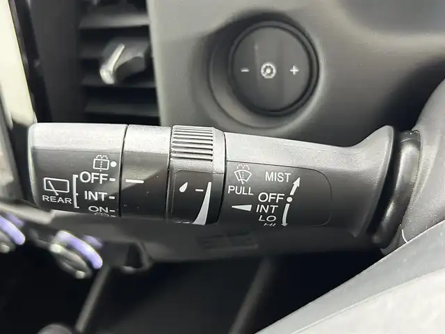 ホンダ フィット e:HEVホーム 佐賀県 2020(令2)年 2.6万km プレミアムサンライトホワイトパール 純正8インチナビ/CD/DVD/フルセグTV/Bluetooth/ホンダセンシング/衝突軽減ブレーキ/路外逸脱抑制システム/踏み間違い衝突軽減ブレーキ/クリアランスソナー/横滑り防止/追従付きクルーズコントロール/ハーフレザーシート/ＬＥＤライト/前方ドライブレコーダー/ビルトインETC/USB入力/電子パーキング/ブレーキホールド/三点エアバック/スマートキー/スペアキー/純正フロアマット/ドアバイザー
