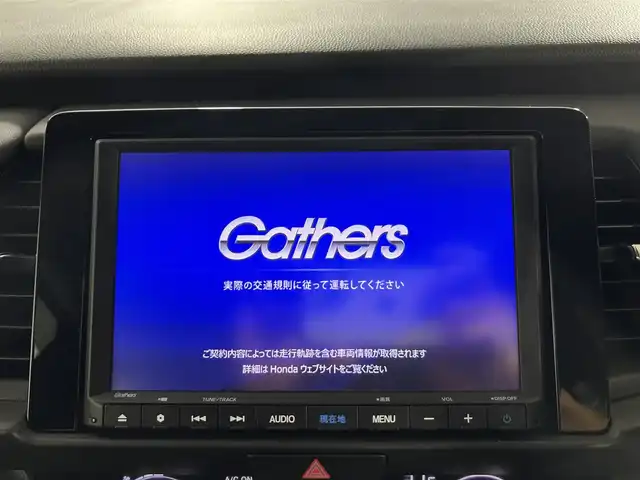 ホンダ フィット e:HEVホーム 佐賀県 2020(令2)年 2.6万km プレミアムサンライトホワイトパール 純正8インチナビ/CD/DVD/フルセグTV/Bluetooth/ホンダセンシング/衝突軽減ブレーキ/路外逸脱抑制システム/踏み間違い衝突軽減ブレーキ/クリアランスソナー/横滑り防止/追従付きクルーズコントロール/ハーフレザーシート/ＬＥＤライト/前方ドライブレコーダー/ビルトインETC/USB入力/電子パーキング/ブレーキホールド/三点エアバック/スマートキー/スペアキー/純正フロアマット/ドアバイザー