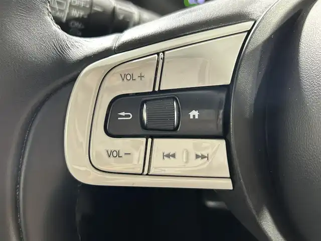 ホンダ フィット e:HEVホーム 佐賀県 2020(令2)年 2.6万km プレミアムサンライトホワイトパール 純正8インチナビ/CD/DVD/フルセグTV/Bluetooth/ホンダセンシング/衝突軽減ブレーキ/路外逸脱抑制システム/踏み間違い衝突軽減ブレーキ/クリアランスソナー/横滑り防止/追従付きクルーズコントロール/ハーフレザーシート/ＬＥＤライト/前方ドライブレコーダー/ビルトインETC/USB入力/電子パーキング/ブレーキホールド/三点エアバック/スマートキー/スペアキー/純正フロアマット/ドアバイザー