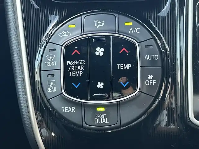トヨタ エスクァイア Gi ブラックテーラード 兵庫県 2017(平29)年 3.9万km ホワイトパールクリスタルシャイン ワンオーナー/純正ナビ/（CD/DVD/BT)/ETC/フルセグTV/衝突軽減ブレーキ/クルーズコントロール/両側パワースライドドア/フリップダウンモニター/MTモード付AT/レザーシート/シートヒーター/スマートキー/純正フロアマット/社外アルミ18インチ/取扱説明書・保証書