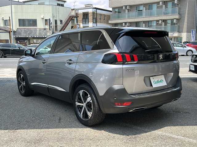 プジョー ５００８ GTライン ブルーHDi 兵庫県 2020(令2)年 6.7万km シルバー ディスプレイオーディオ/BT/USB/ipod/Applecarplay/AncroidoAuto/フルセグテレビ（走行中視聴可能）/バックカメラ/左側カメラ/サンルーフ/Qi充電/アイドリングストップ/ETC/ドライブレコーダー　HDR-204G/３列シート/シートヒーターD+N席/パワーシート　D席/パドルシフト/アイドリングストップ/アンチロック・ブレーキ・システム/レーンキープアシスト/コーナーセンサー前後/アダプティブクルーズコントロール/ダウンヒルアシストコントロール/盗難防止装置/横滑り防止装置/衝突被害軽減システム/パワーステアリング/パワーウィンドウ/オートマチックハイビーム/LEDヘッドライト/純正フロアマット/純正アルミホイール/エアバッグ（W+サイド）/カーテンエアバッグ/スペアキー（１本）/取扱説明書/保証書