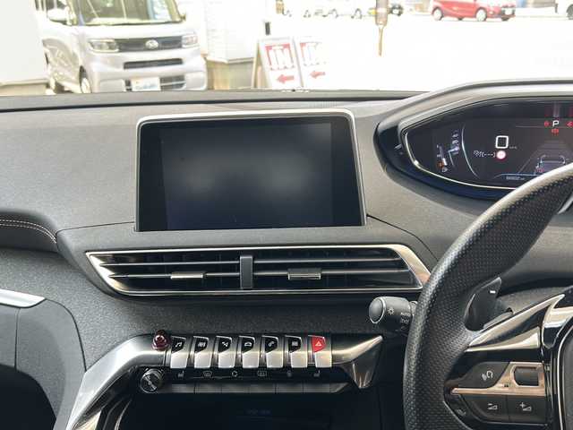 プジョー ５００８ GTライン ブルーHDi 兵庫県 2020(令2)年 6.7万km シルバー ディスプレイオーディオ/BT/USB/ipod/Applecarplay/AncroidoAuto/フルセグテレビ（走行中視聴可能）/バックカメラ/左側カメラ/サンルーフ/Qi充電/アイドリングストップ/ETC/ドライブレコーダー　HDR-204G/３列シート/シートヒーターD+N席/パワーシート　D席/パドルシフト/アイドリングストップ/アンチロック・ブレーキ・システム/レーンキープアシスト/コーナーセンサー前後/アダプティブクルーズコントロール/ダウンヒルアシストコントロール/盗難防止装置/横滑り防止装置/衝突被害軽減システム/パワーステアリング/パワーウィンドウ/オートマチックハイビーム/LEDヘッドライト/純正フロアマット/純正アルミホイール/エアバッグ（W+サイド）/カーテンエアバッグ/スペアキー（１本）/取扱説明書/保証書