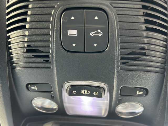 プジョー ５００８ GTライン ブルーHDi 兵庫県 2020(令2)年 6.7万km シルバー ディスプレイオーディオ/BT/USB/ipod/Applecarplay/AncroidoAuto/フルセグテレビ（走行中視聴可能）/バックカメラ/左側カメラ/サンルーフ/Qi充電/アイドリングストップ/ETC/ドライブレコーダー　HDR-204G/３列シート/シートヒーターD+N席/パワーシート　D席/パドルシフト/アイドリングストップ/アンチロック・ブレーキ・システム/レーンキープアシスト/コーナーセンサー前後/アダプティブクルーズコントロール/ダウンヒルアシストコントロール/盗難防止装置/横滑り防止装置/衝突被害軽減システム/パワーステアリング/パワーウィンドウ/オートマチックハイビーム/LEDヘッドライト/純正フロアマット/純正アルミホイール/エアバッグ（W+サイド）/カーテンエアバッグ/スペアキー（１本）/取扱説明書/保証書