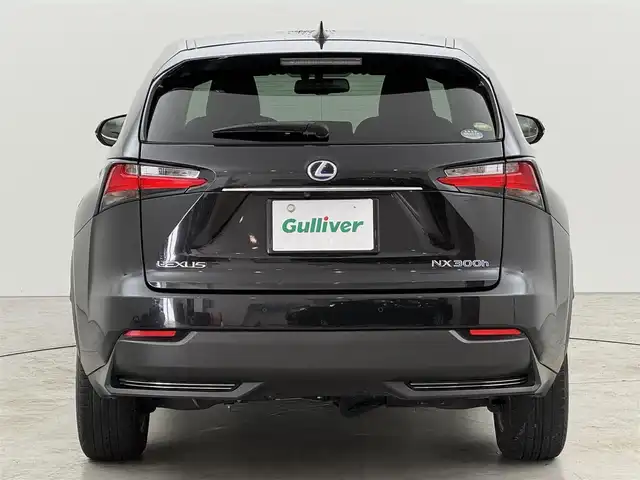 レクサス ＮＸ 300h Iパッケージ 福岡県 2017(平29)年 5.7万km グラファイトブラックガラスフレーク ワンオーナー　/純正ナビ／フルセグＴＶ　/バック／サイドカメラ　/ＥＴＣ２．０　/レーダークルコン　/コーナーセンサー　/衝突軽減　/パドルシフト　/ステアリングヒーター　/シートヒーター　/パワーバックドア　/３眼ＬＥＤ