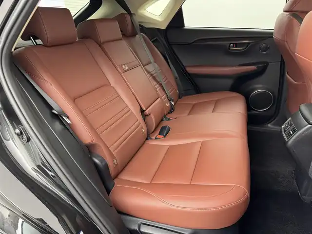レクサス ＮＸ 300h Iパッケージ 福岡県 2017(平29)年 5.7万km グラファイトブラックガラスフレーク ワンオーナー　/純正ナビ／フルセグＴＶ　/バック／サイドカメラ　/ＥＴＣ２．０　/レーダークルコン　/コーナーセンサー　/衝突軽減　/パドルシフト　/ステアリングヒーター　/シートヒーター　/パワーバックドア　/３眼ＬＥＤ